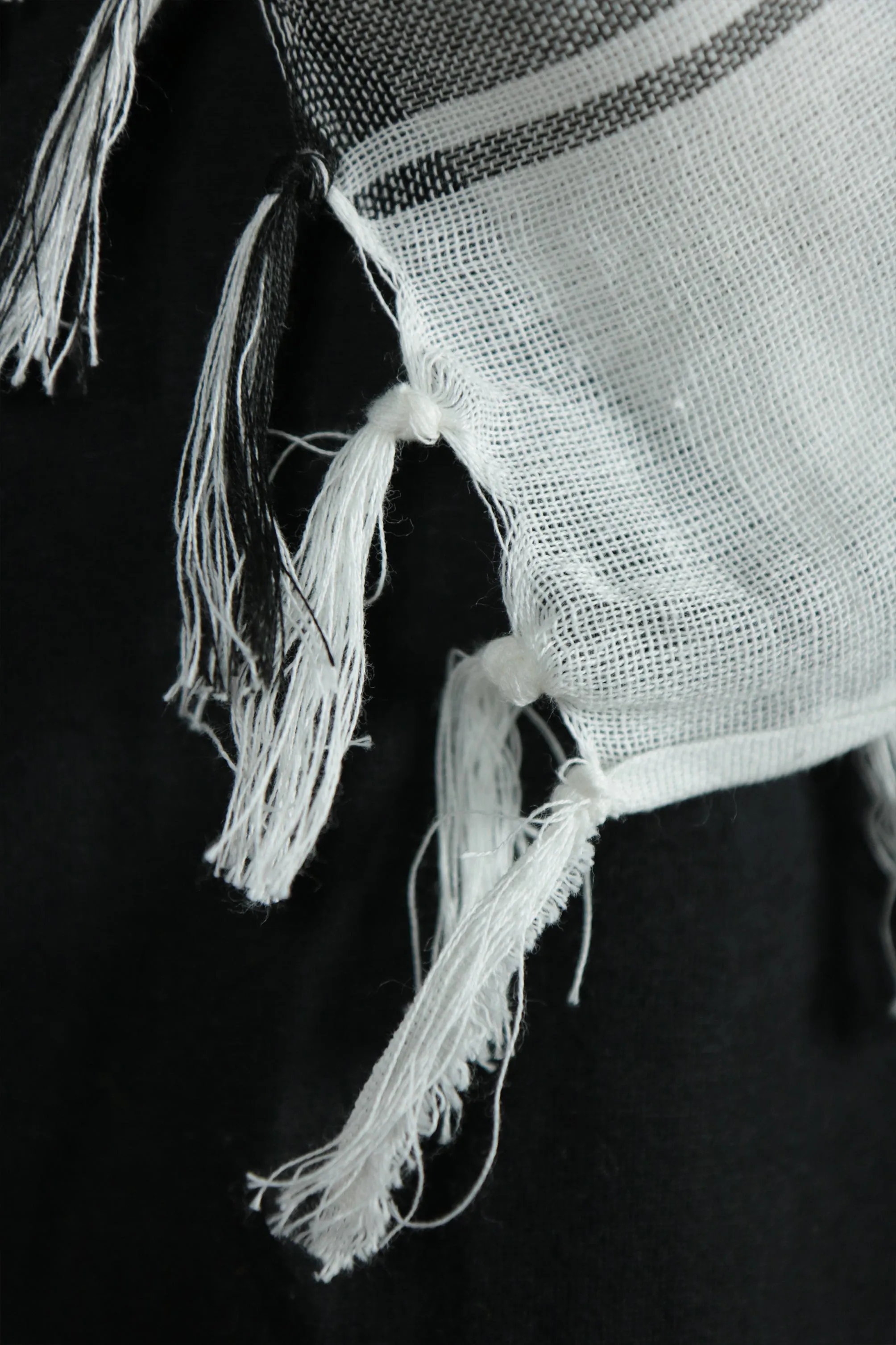 Arabic Sheik Print Shemagh Scarf | Black and White Face Scarf