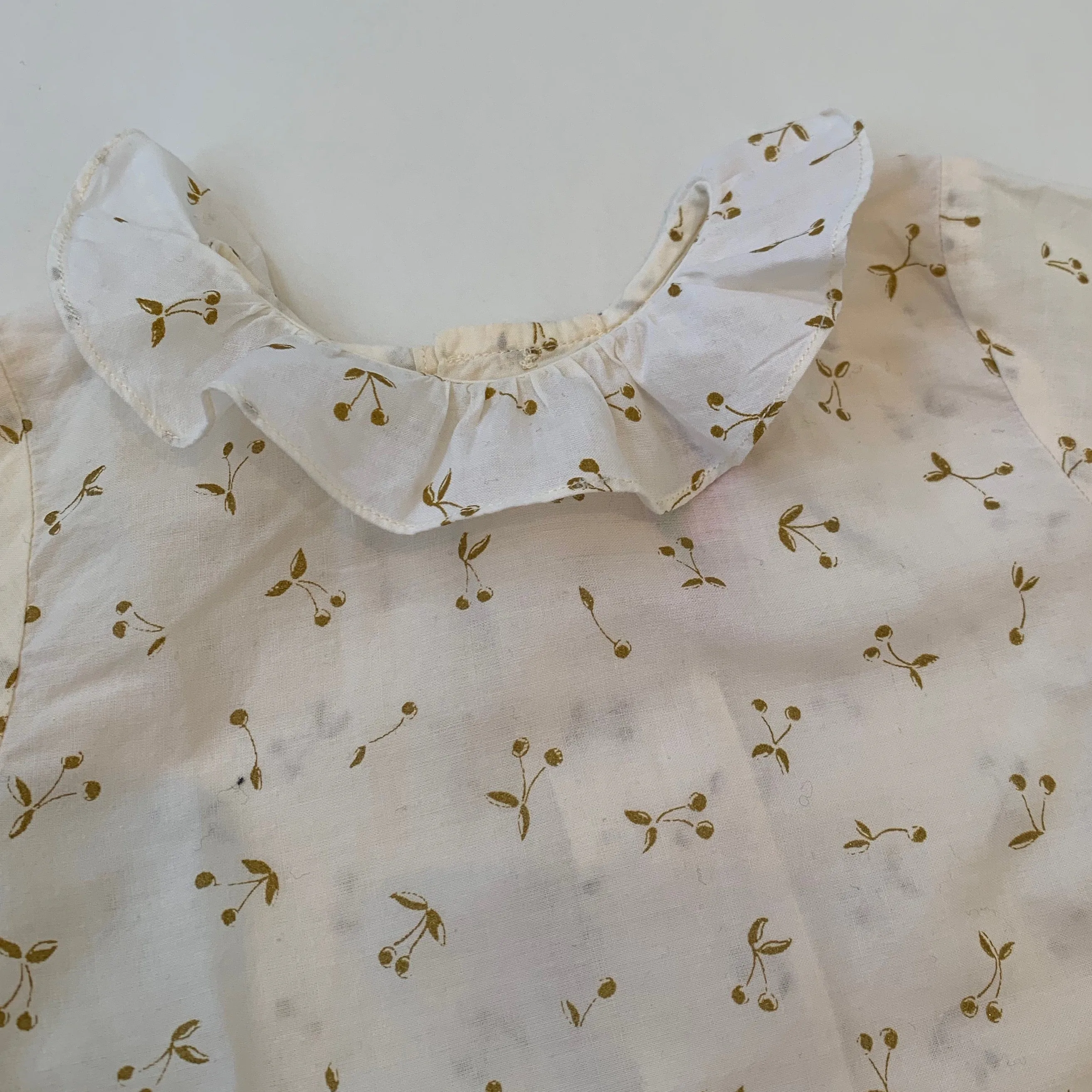 Bonpoint Cream Cotton Blouse With Gold Cherry Print : 18 Months