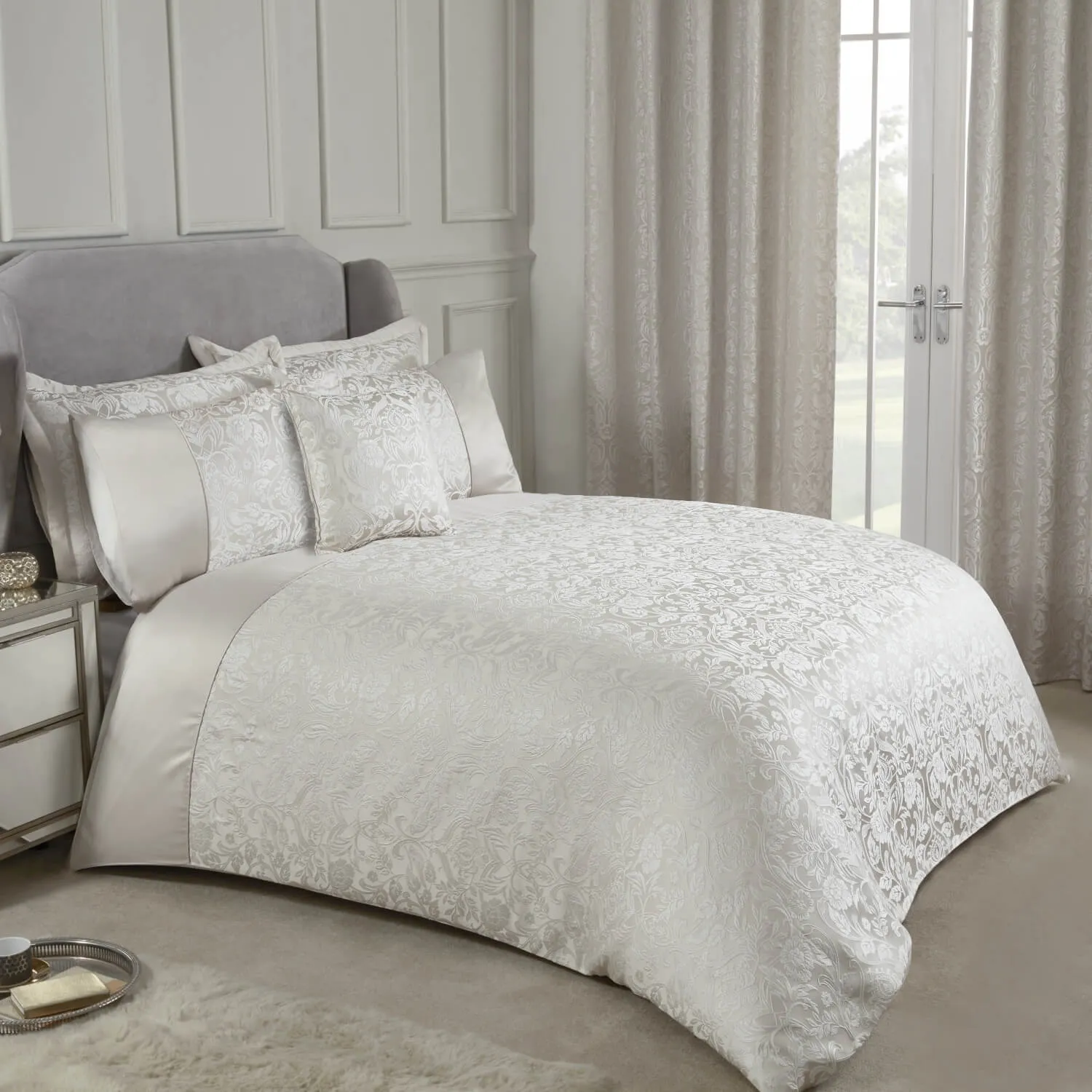 Embellished Jacquard Duvet Set - Cream