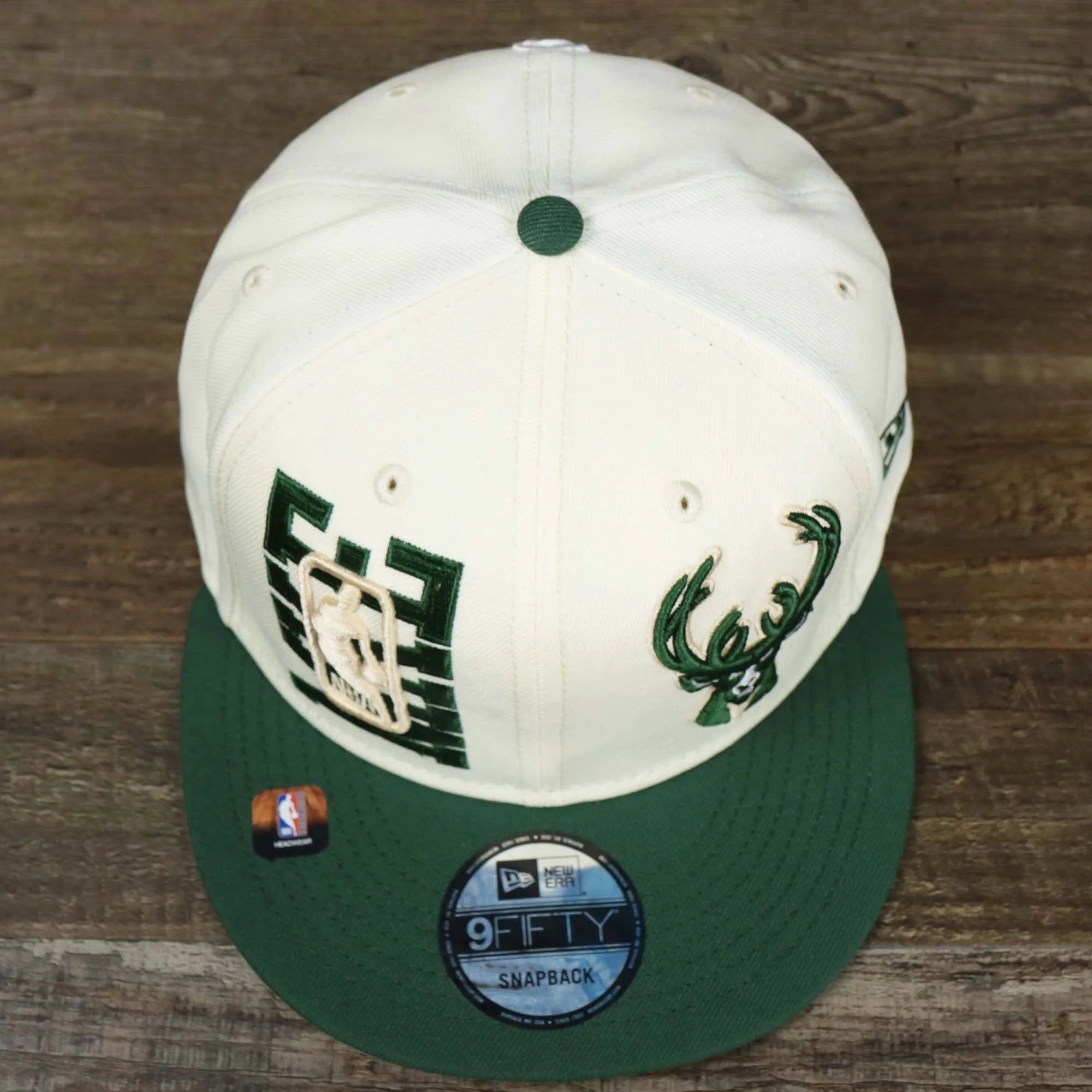 Milwaukee Bucks NBA 2022 Draft Gray Bottom 9Fifty Snapback | New Era Cream/Green