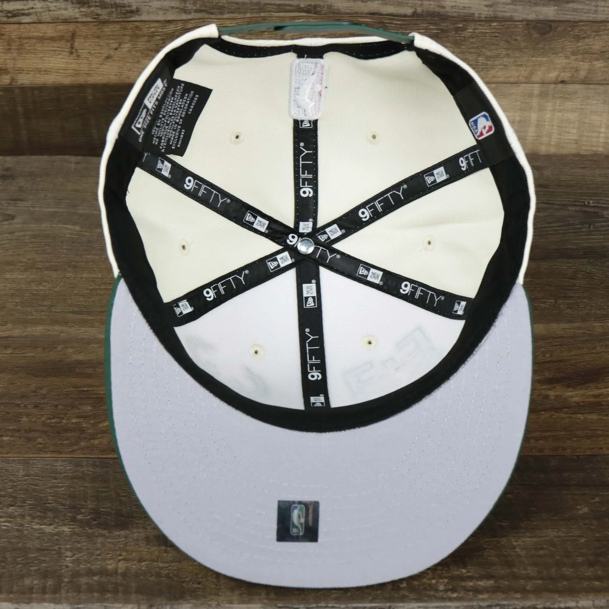 Milwaukee Bucks NBA 2022 Draft Gray Bottom 9Fifty Snapback | New Era Cream/Green