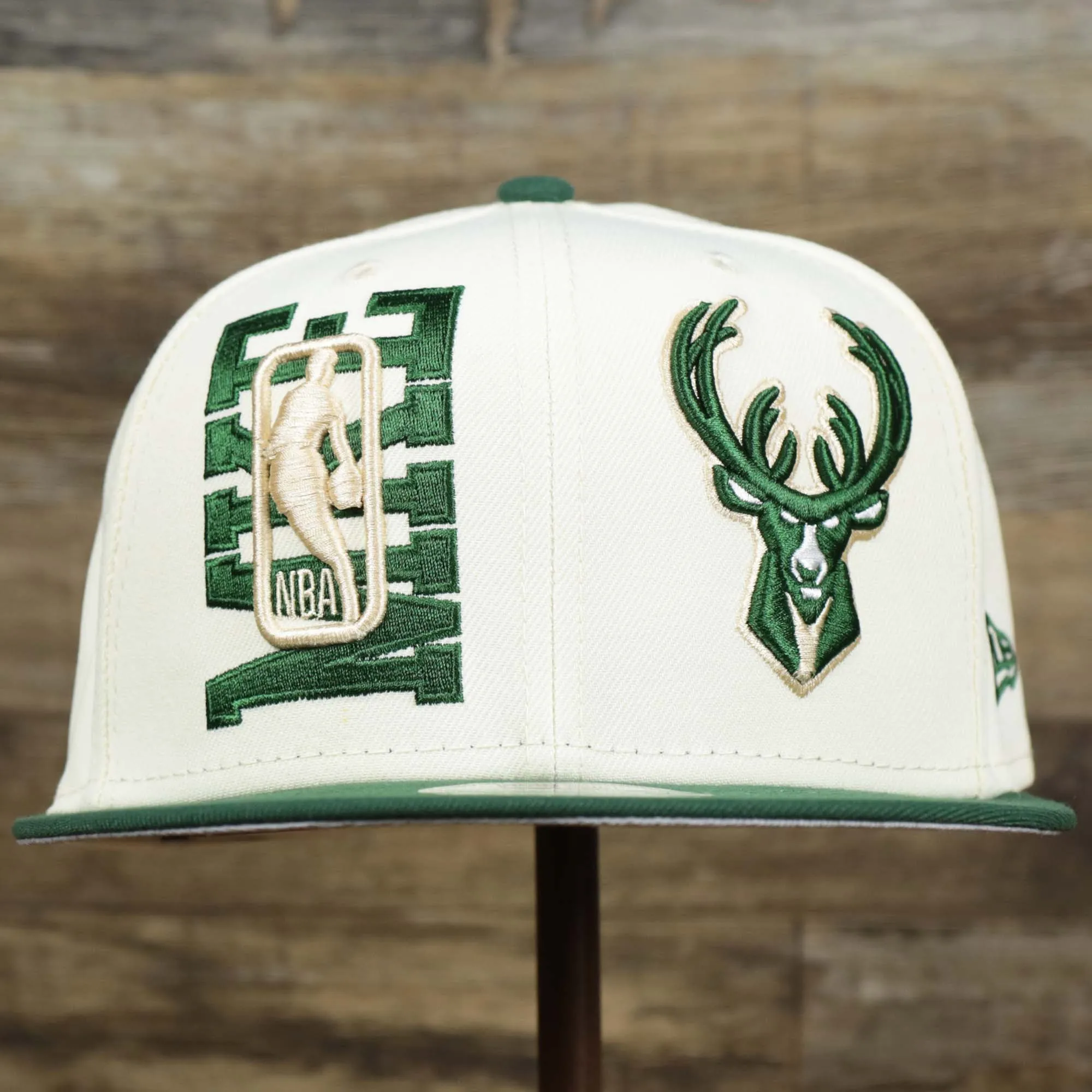 Milwaukee Bucks NBA 2022 Draft Gray Bottom 9Fifty Snapback | New Era Cream/Green