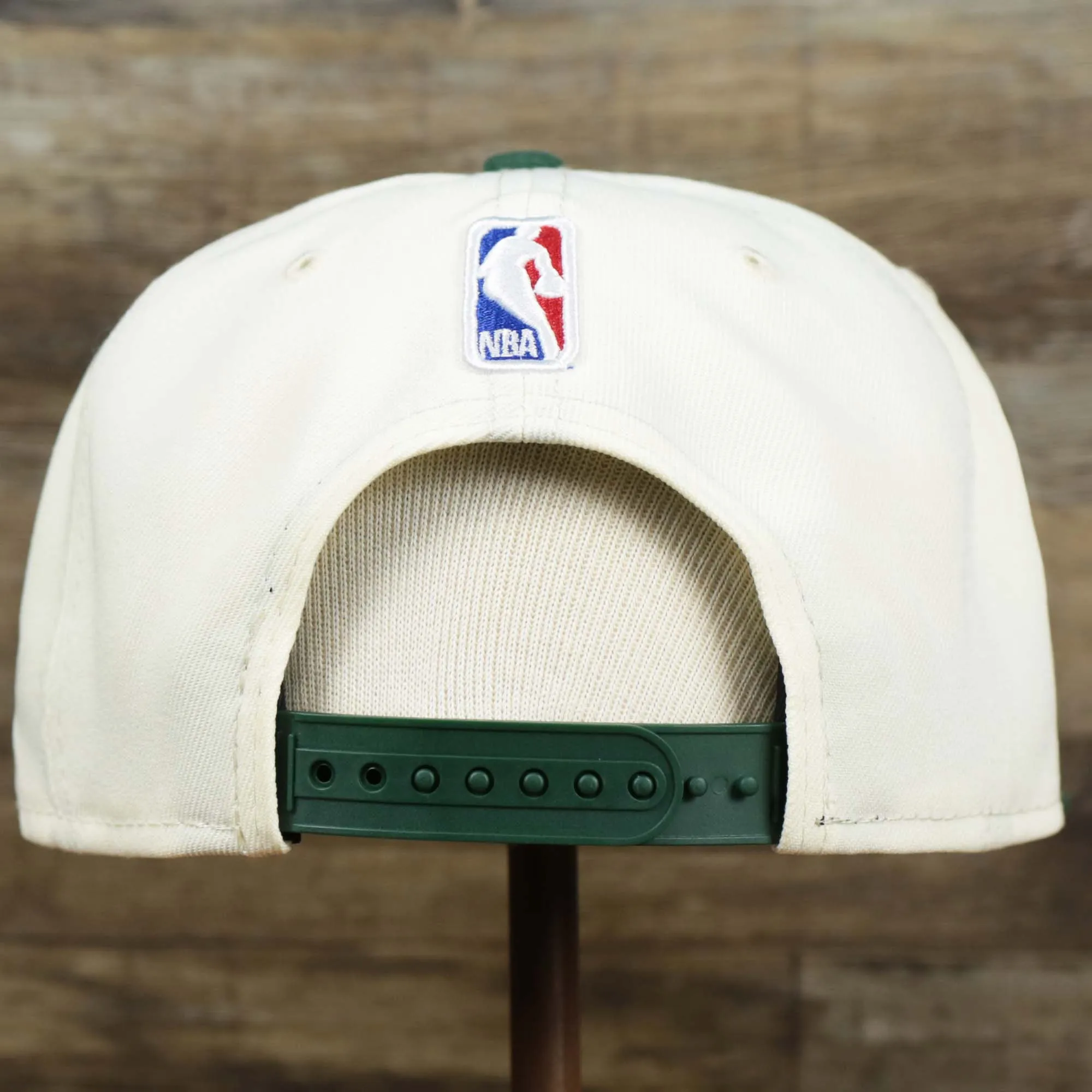 Milwaukee Bucks NBA 2022 Draft Gray Bottom 9Fifty Snapback | New Era Cream/Green